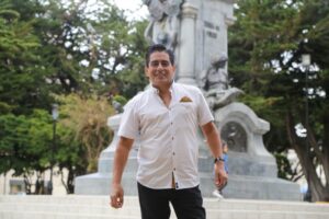 Vocalista magallánico del grupo “Los Ángeles Clásicos” anunció que trabajarán en México con el exmanager y productor de Juan Gabriel