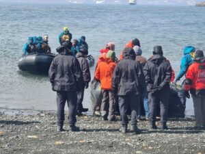 Concretan evacuación médica de turista desde el Territorio Chileno Antártico