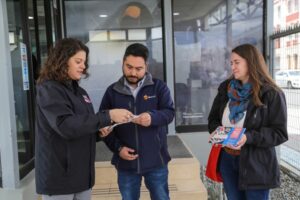 Salud entrega material gráfico de prevención en marea roja enfocado en tursitas