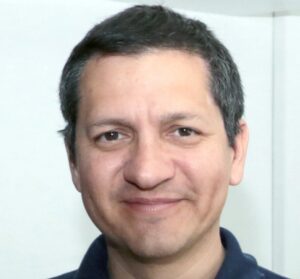 Experto explica desprendimiento de gigantesco iceberg