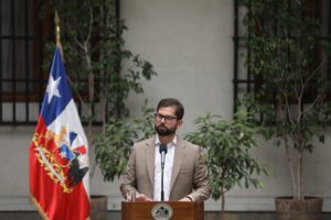 Desaprobación al Presidente Boric llega al 70% en medio de reproches por indultos