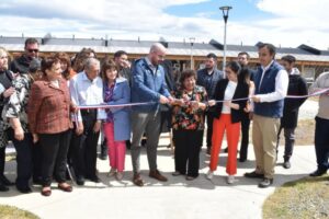 Inauguran condominio de 20 viviendas tuteladas para adultos mayores en Natales