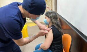 Baja percepción de riesgo: el factor que atribuye Salud a baja cobertura de vacunación bivalente