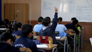 Colegios y jardines infantiles públicos vuelven a clases a fines de la próxima semana