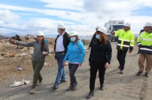 Con químicos combatirán incendio de vertedero en Natales