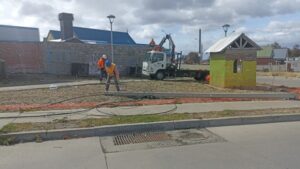 Camión arrasó con dos postes de alumbrado público al sur de Punta Arenas