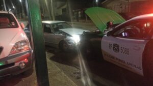 Conductor intentó darse a la fuga: chocó tres vehículos incluido uno de Carabineros