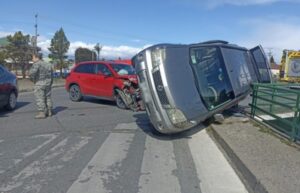 Dos personas lesionadas dejó colisión en Avenida España de Punta Arenas