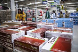 Magallánicos comenzaron compras de útiles escolares ante inminente retorno a clases
