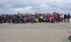 Masiva participación de adultos mayores a caminata recreativa en la Costanera