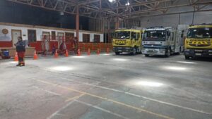 Bomberos de Punta Arenas reúne donaciones para voluntarios de Lota que combaten incendios forestales