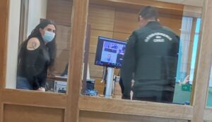 Capturan a mujer que intentó robar especies desde distribuidora