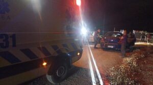 Conductor ebrio lesionado tras chocar contra cerco
