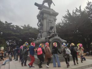 “Familia Flor”: Todo un éxito fue la intervención urbana del artista visual Felipe Betancourt