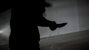 Joven es formalizado por intentar agredir con un cuchillo a su exnovia y a un amigo