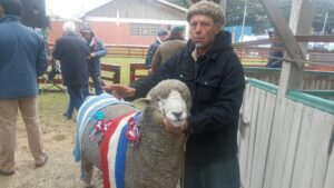 A pesar de la lluvia y el viento, Expogama recibió a cientos de visitantes durante el fin de semana
