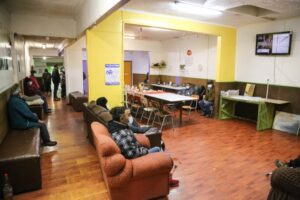 Mujer amenazó a funcionarias en albergue: tiene prohibido acercarse a las víctimas