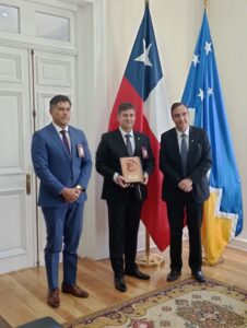 Gobernador Flies entrega reconocimiento a Unidad Antinarcóticos PDI