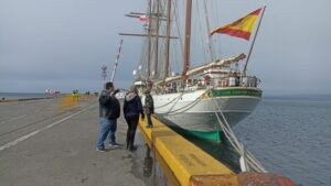 Más de 2.500 personas visitaron el buque Juan Sebastián de Elcano en su paso por Punta Arenas