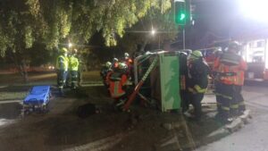 Conductor ebrio chocó y volcó su camioneta en conocida intersección en Punta Arenas