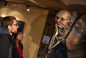 Se inauguró exposición artística en conmemoración de los 15 años de Sociedad Tolkien Magallanes