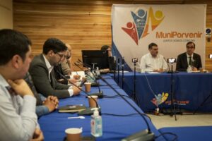 Flies abordó situación de Nova Austral y proyectos para Porvenir