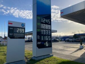 Combustibles bajarán hasta 20 pesos el litro desde hoy