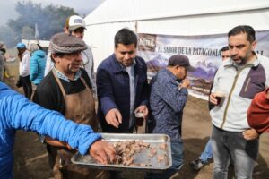Expogama: magallánicos disfrutaron de asado de vaquilla realizado en 18 horas