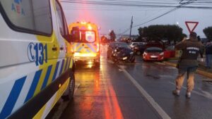 Dos personas lesionadas dejó fuerte colisión al lado norte de Punta Arenas