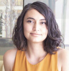 Artista visual, Fernanda Luz Avendaño: “Trabajo mucho con colores que están influenciados por el paisaje de Punta Arenas”