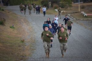 Más de 100 participantes tuvo corrida por el deporte militar y la paz