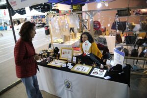 Hasta el domingo se puede visitar feria de emprendedoras magallánicas