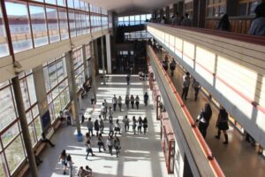 ¿Cesfam 18 un dolor de cabeza?: Comunidad educativa se opone a un establecimiento provisorio en su patio