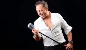 Marcos Llunas regresa con todo su romanticismo esta noche al Casino Dreams de Punta Arenas