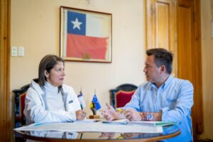 Candidata al Consejo Constitucional abordó temas de vivienda y seguridad con alcalde Radonich