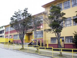 Los trabajadores no movilizados de la Escuela O’Higgins responden a exdirector