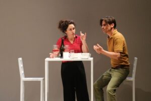 El Teatro Municipal se llenó ayer con aplaudida obra “Ella lo ama”