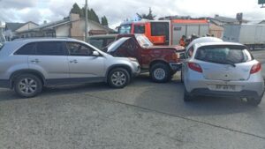 Triple colisión en intersección Sargento Aldea con Rómulo Correa