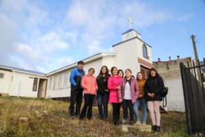 Vecinos destacan mejoras y renovación en capilla de Población Dubracic
