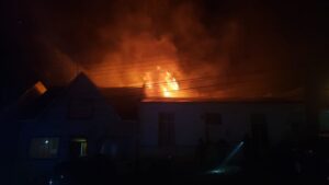 Al menos siete personas fueron rescatadas de vivienda que se incendió en Punta Arenas