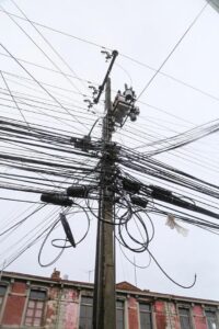 Puntarenenses emplazaron a empresas de telecomunicaciones por no retiro de cables en el tendido público de la ciudad