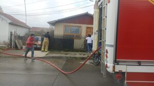 Quema de basura se descontroló y avanzó hacia bodegas