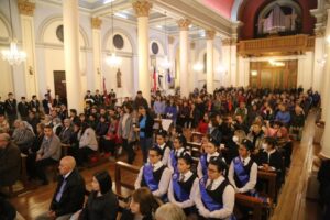 Con masiva asistencia de feligreses se renovaron promesas sacerdotales