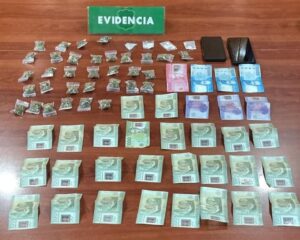 Detienen a sujeto que evadió control policial: portaba marihuana y cocaína