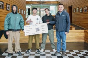 Municipio de Punta Arenas entregó pasajes a tres deportistas locales