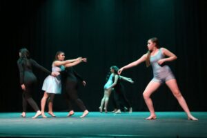 Magallánicos celebraron el Día de la Danza