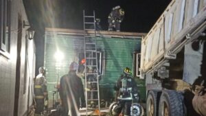 Incendio afectó a galpón ubicado en parcela de Punta Arenas