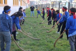 Escuela 18 de Septiembre revitaliza el juego ancestral mapuche del palín
