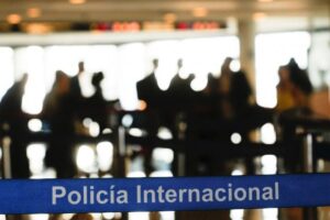 Materializan la expulsión del país de un extranjero condenado por tráfico de drogas