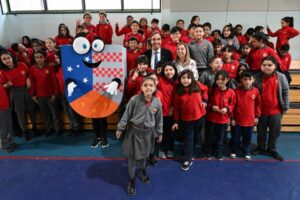 Seis escuelas municipales reciben implementos deportivos